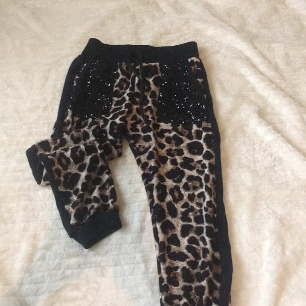 💥👑☄️🔥leopard sequin pocket joggers size 10/12